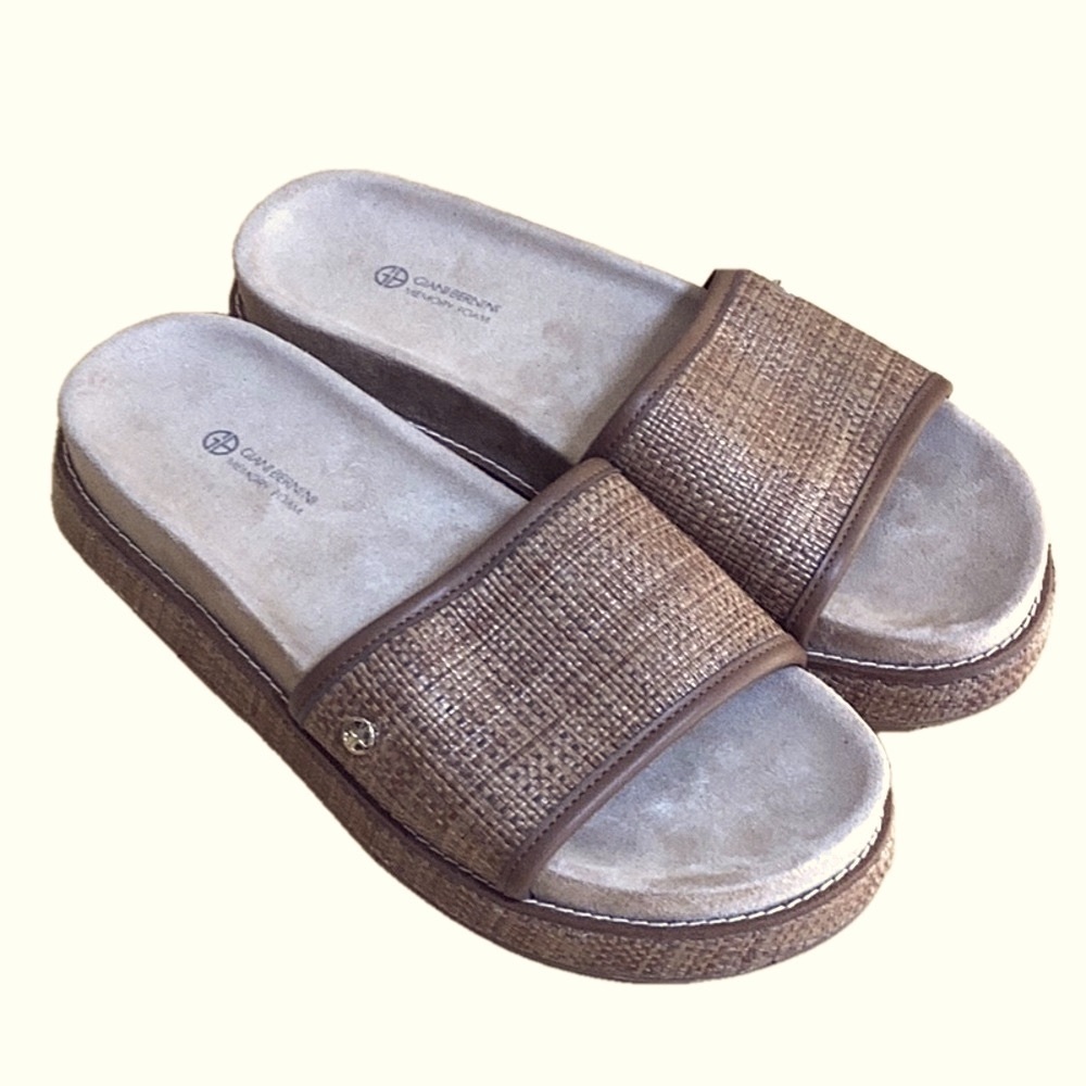 Giani Bernini Joanna, memory foam slide on sandals. Women’s size 7.5